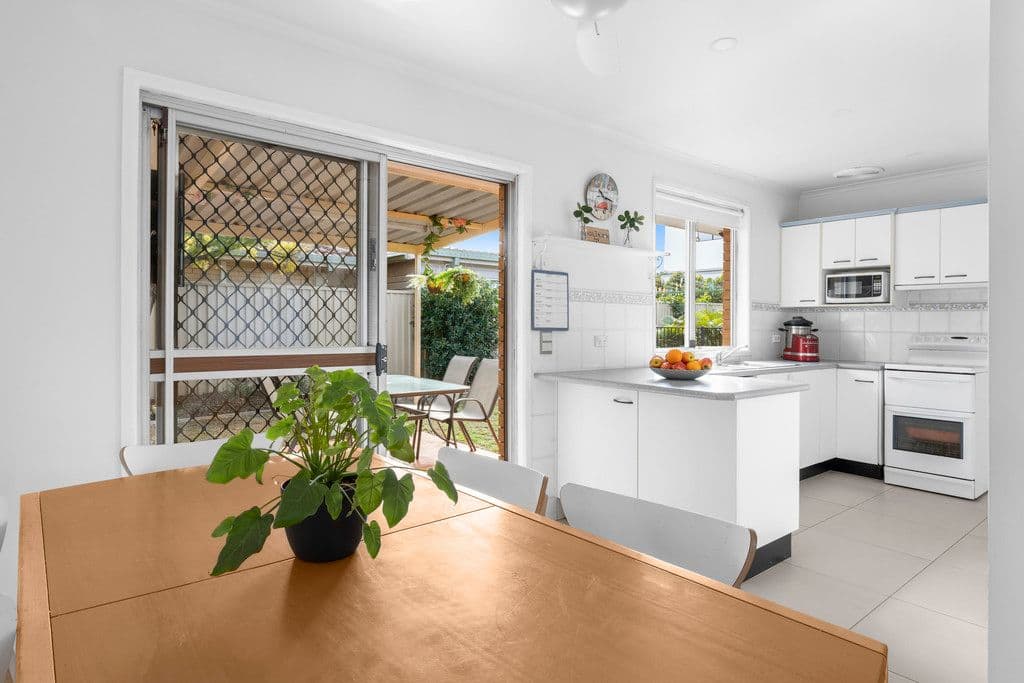 61 Bordeaux Parade, Mermaid Waters QLD 4218, Mermaid Waters - Thumbnail 5