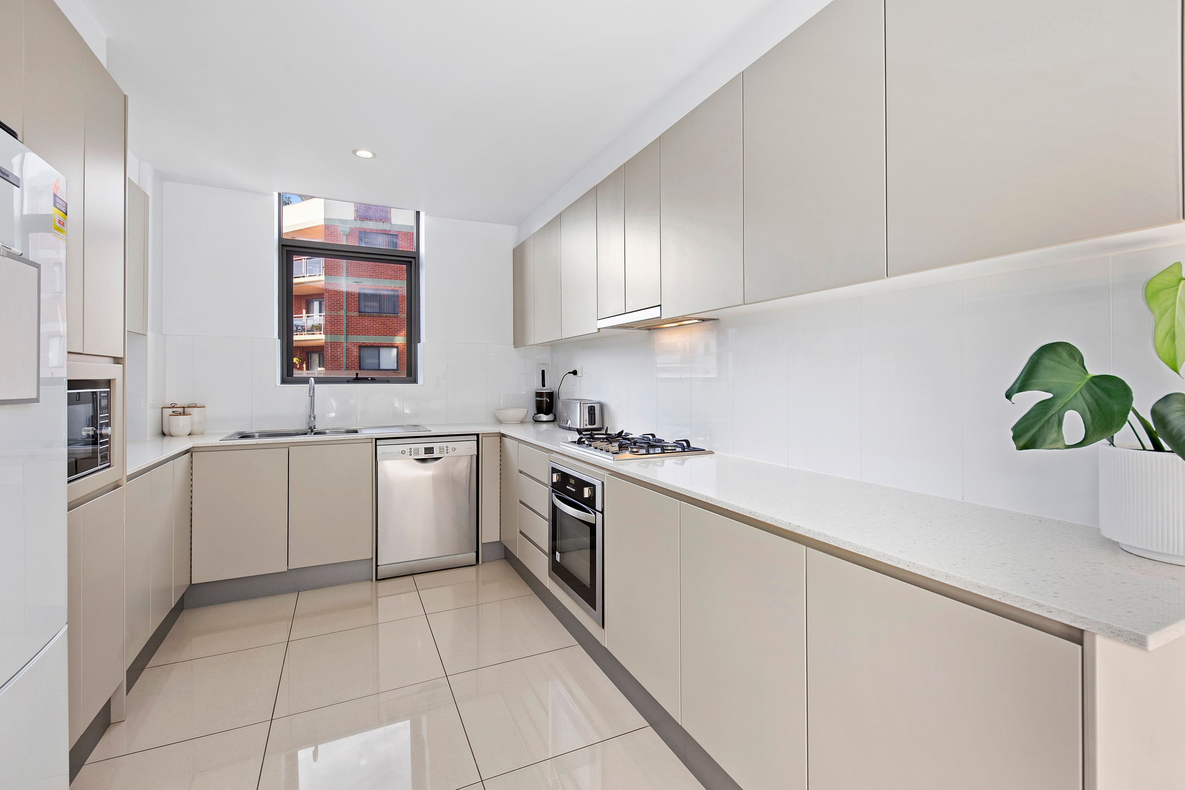 10-18 Robertson Street, Sutherland NSW 2232, Sutherland - Thumbnail 3