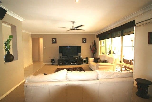 28 Ivy Crescent, WAKERLEY QLD 4154, Wakerley - Thumbnail 3
