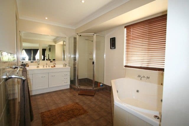 28 Ivy Crescent, WAKERLEY QLD 4154, Wakerley - Thumbnail 8