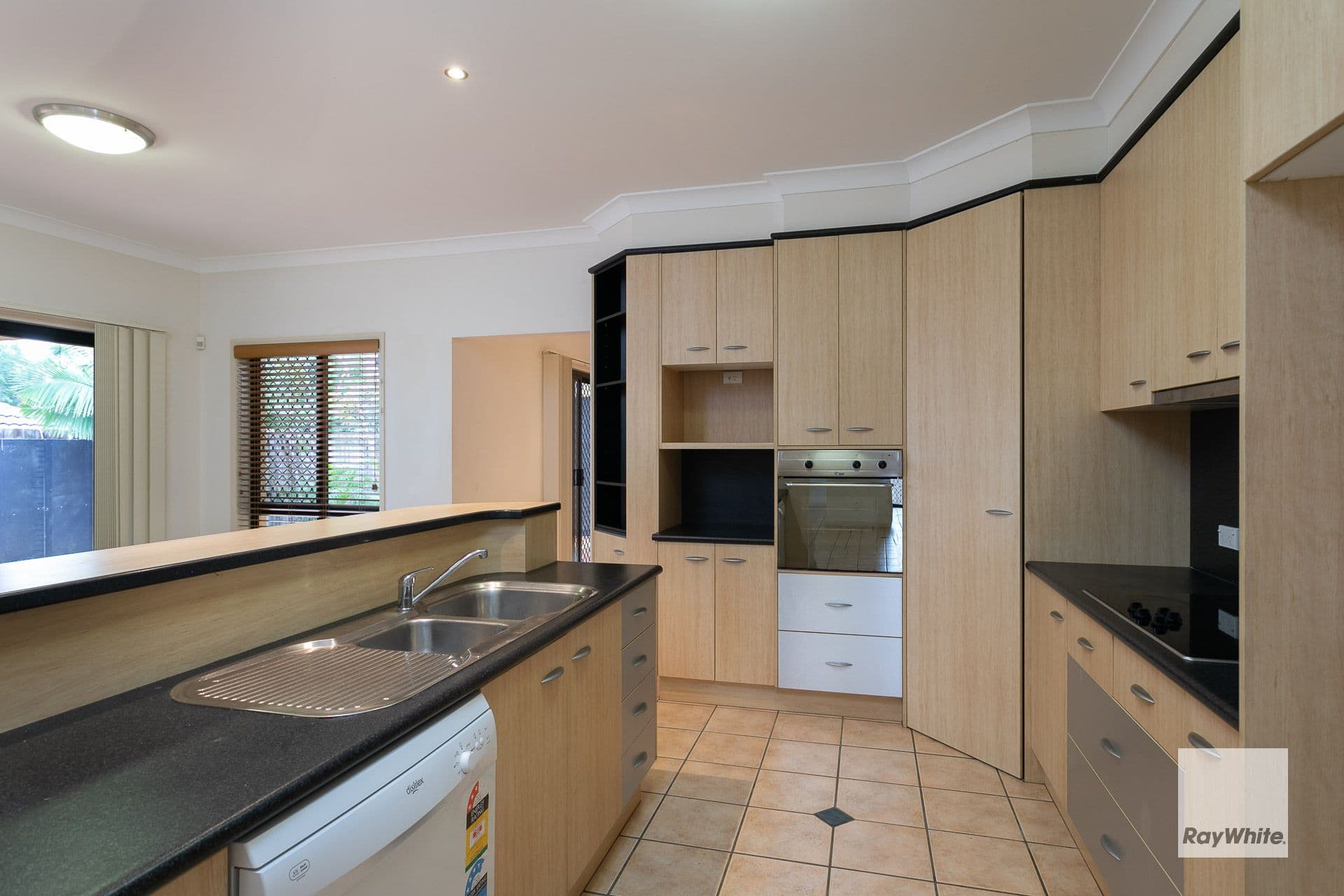 16 Roger Court, Redland Bay QLD 4165, Redland Bay - Thumbnail 3