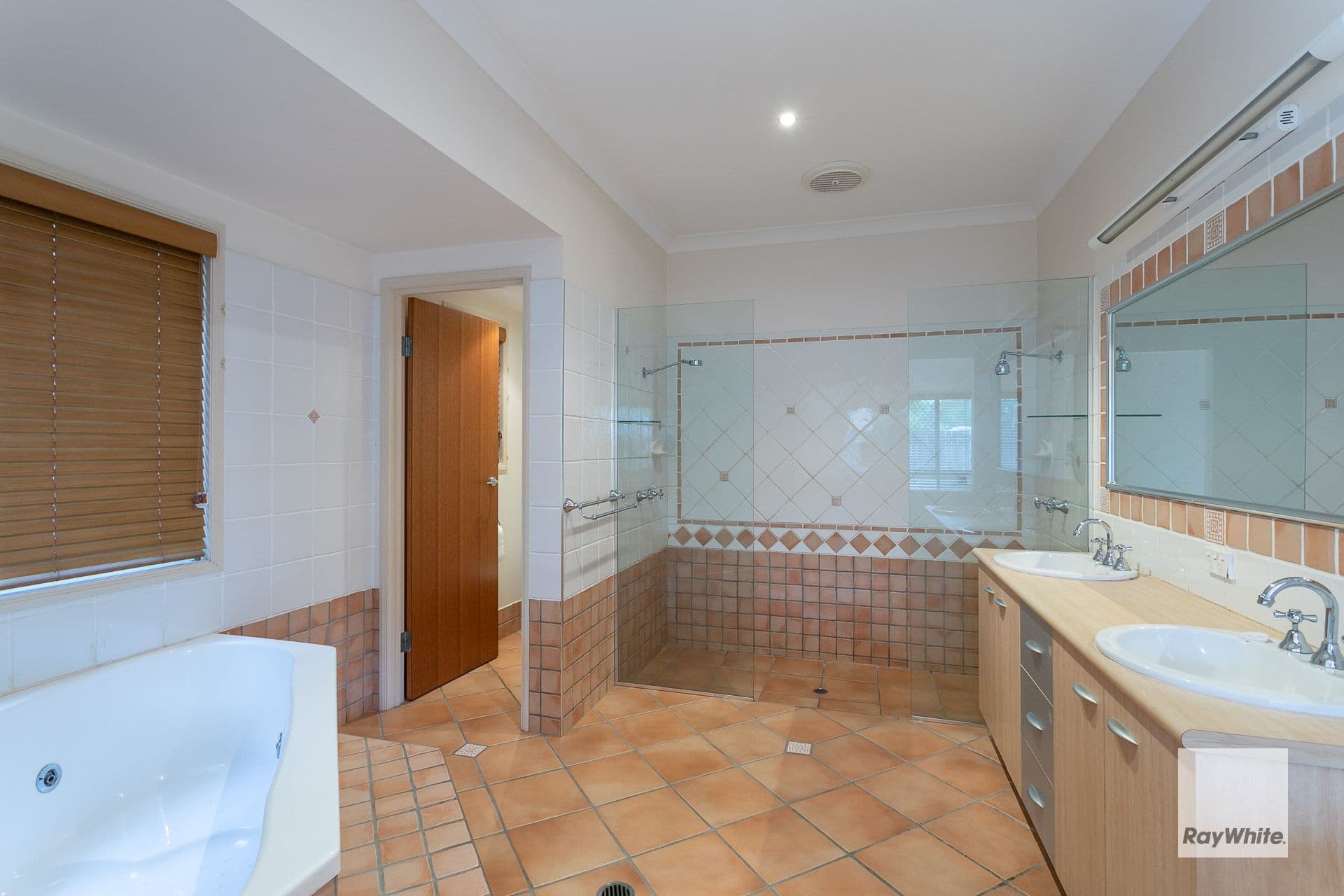 16 Roger Court, Redland Bay QLD 4165, Redland Bay - Thumbnail 7