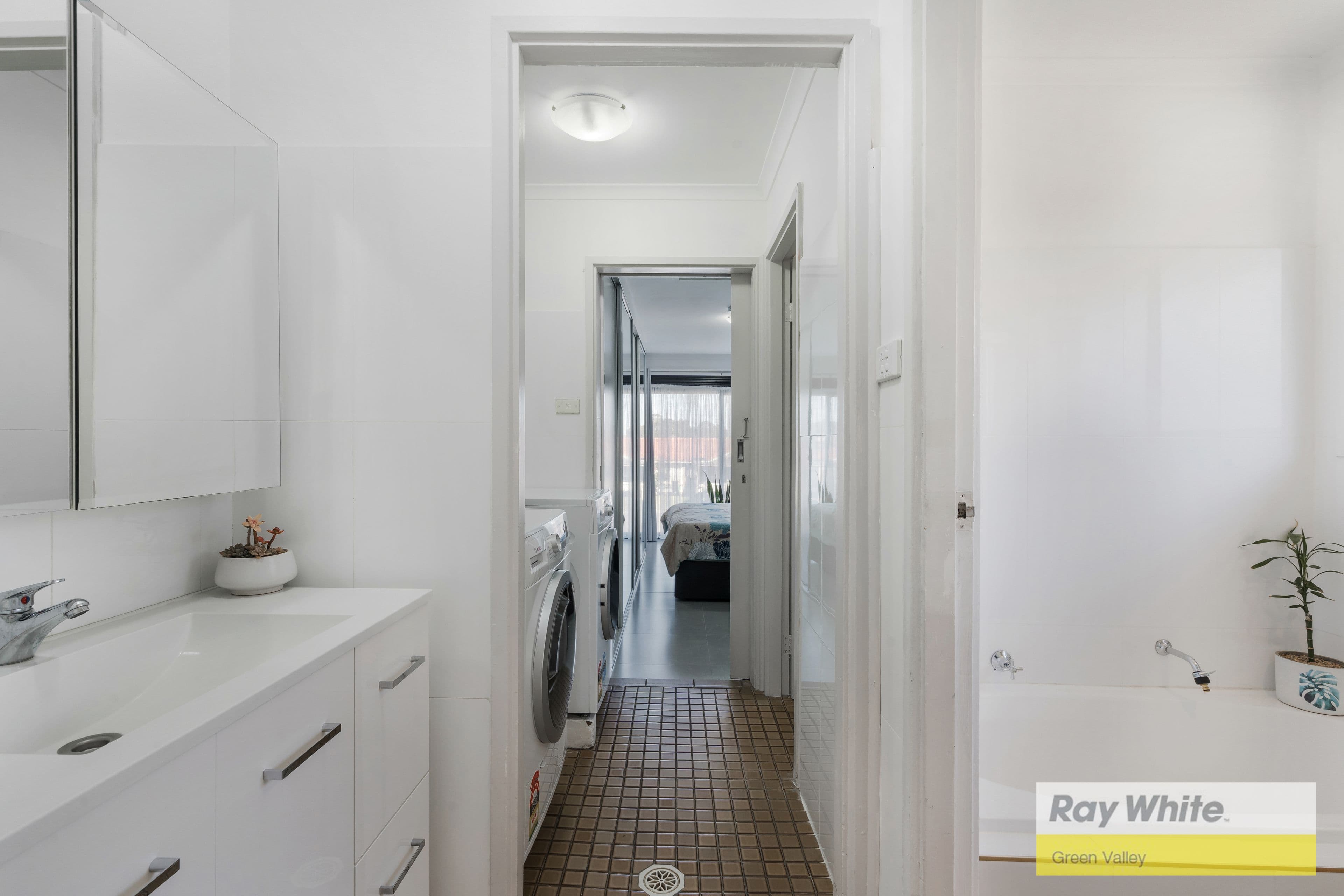 6 Hawk Close, Green Valley NSW 2168, Green Valley - Thumbnail 8