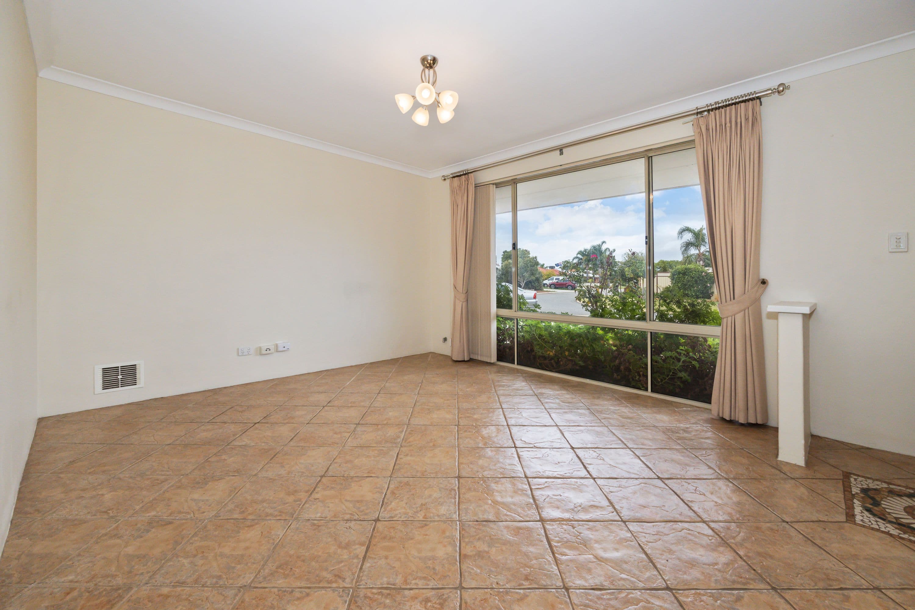 17 Yandal Crescent, Ballajura WA 6066, Ballajura - Thumbnail 4