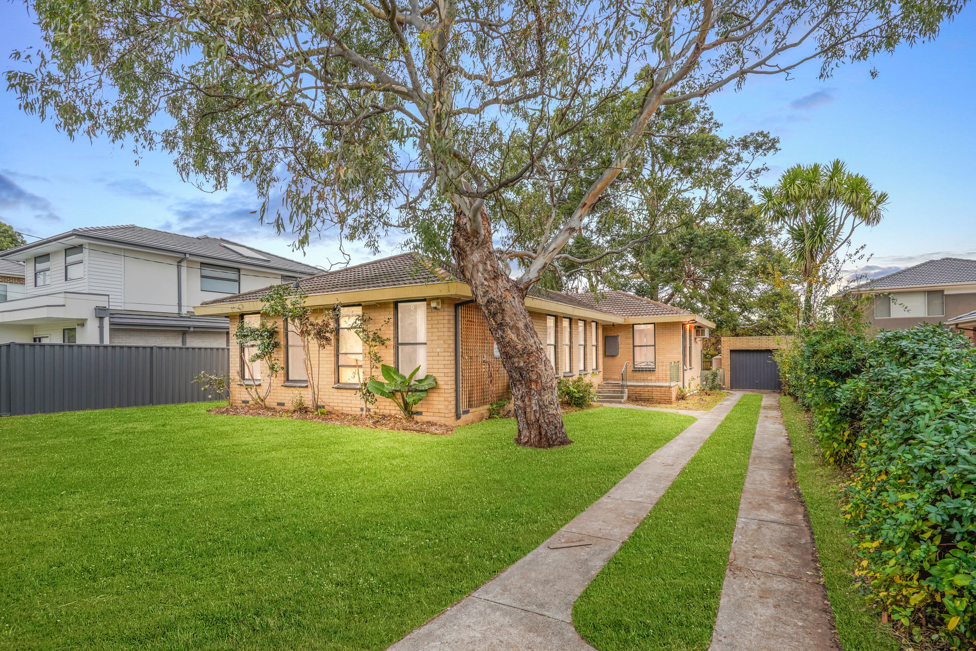 24 Avondale Grove, Mount Waverley VIC 3149, Mount Waverley - Thumbnail 2