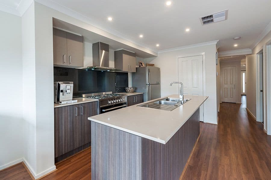 25 Hollington Drive, Mickleham VIC 3064, Mickleham - Thumbnail 2