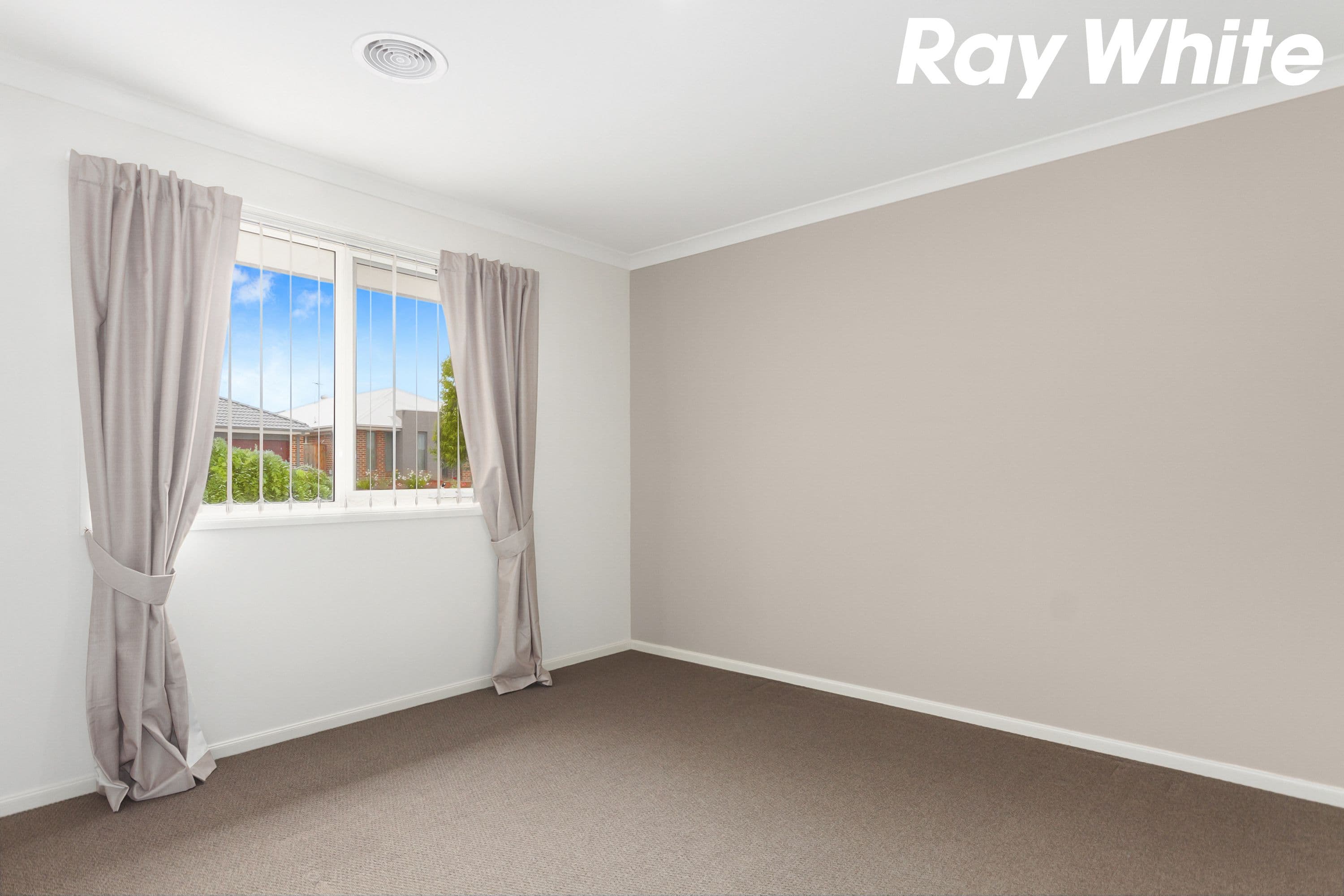 21 Clarendon Street, Pakenham VIC 3810, Pakenham - Thumbnail 2