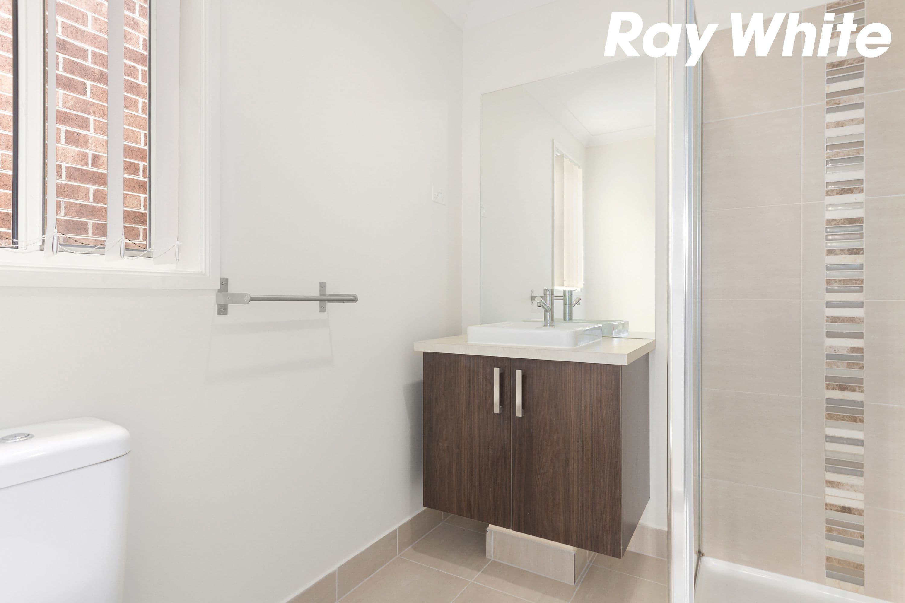 21 Clarendon Street, Pakenham VIC 3810, Pakenham - Thumbnail 3