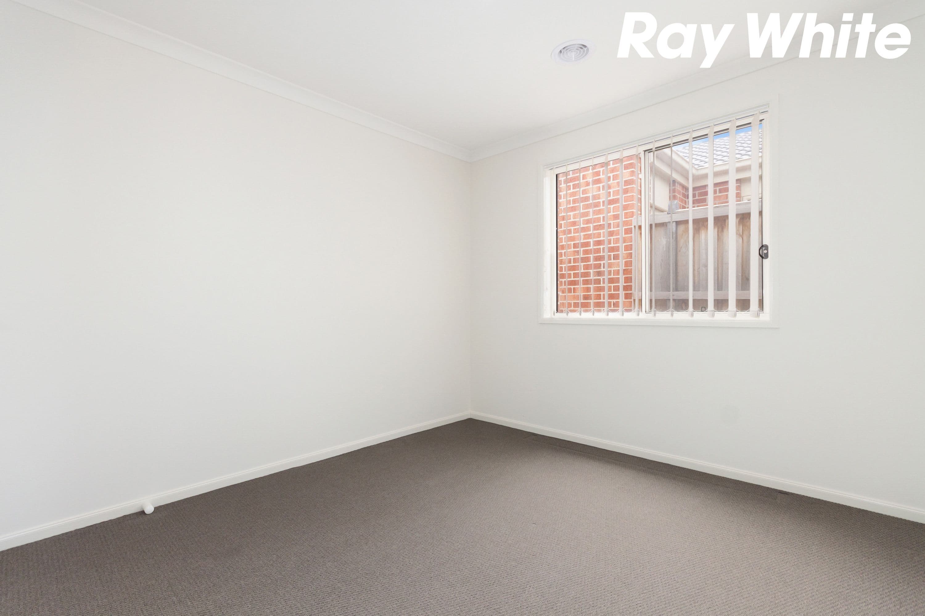 21 Clarendon Street, Pakenham VIC 3810, Pakenham - Thumbnail 4