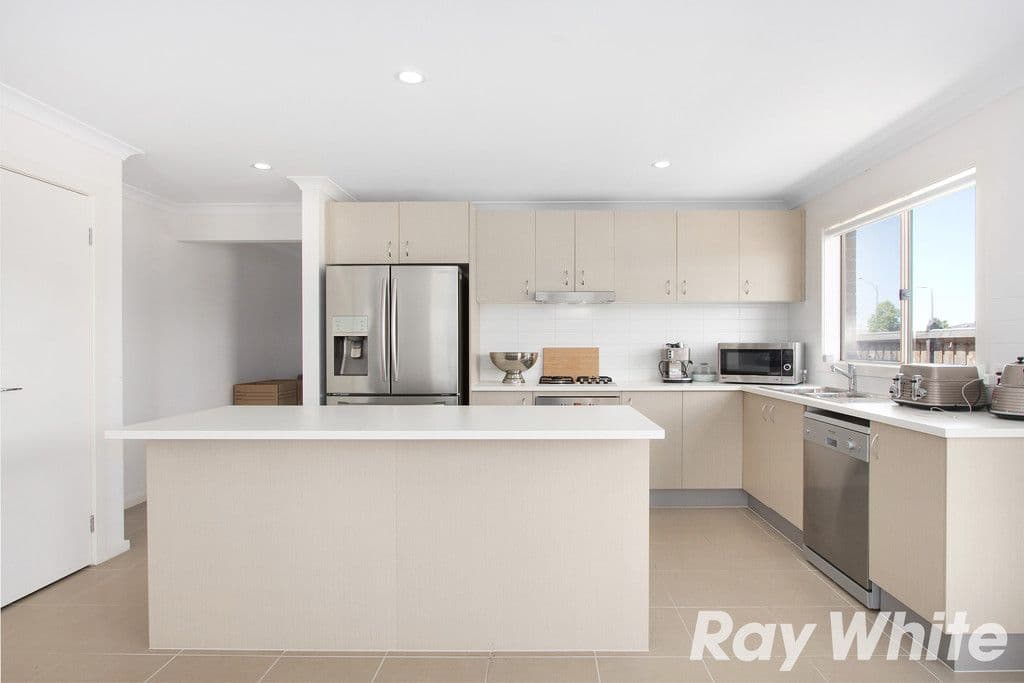 3 Glenelg Street, Clyde North VIC 3978, Clyde North - Thumbnail 2