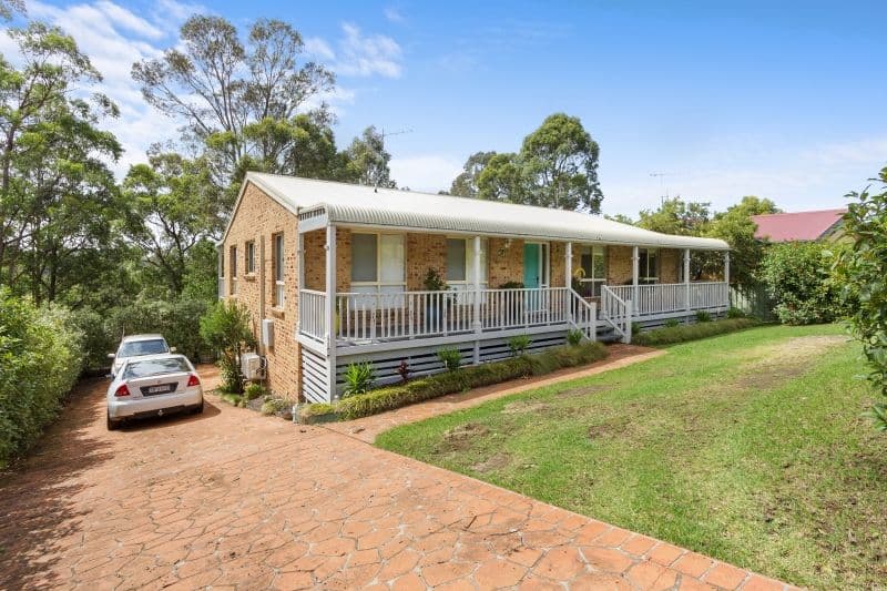 16 Karoola Crescent, Surfside - Image 1