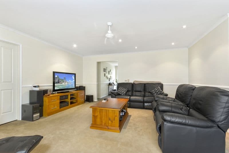 16 Karoola Crescent, Surfside - Thumbnail 2