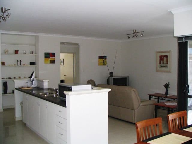 17 Carlton Loop, CANNING VALE WA 6155, Canning Vale - Thumbnail 3