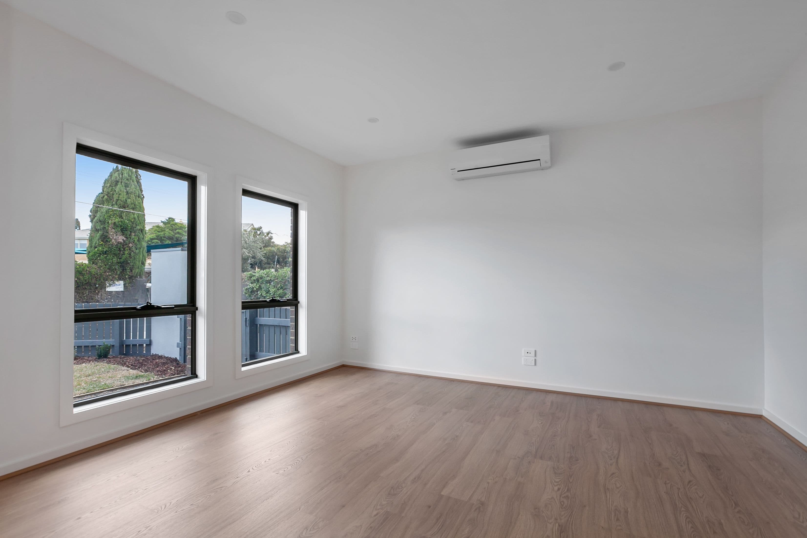 7 Dundee Street, Reservoir VIC 3073, Reservoir - Thumbnail 2