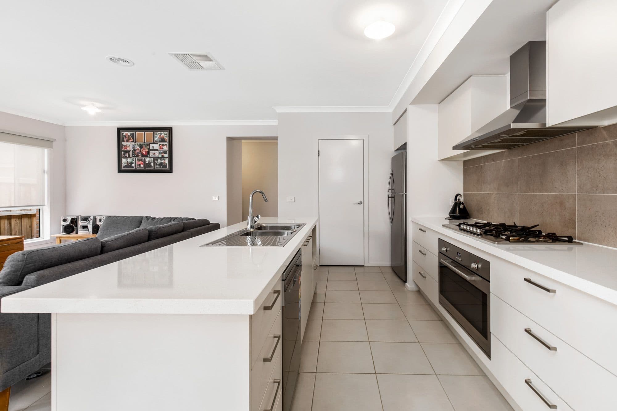24 Pastille Road, Manor Lakes VIC 3024, Manor Lakes - Thumbnail 3