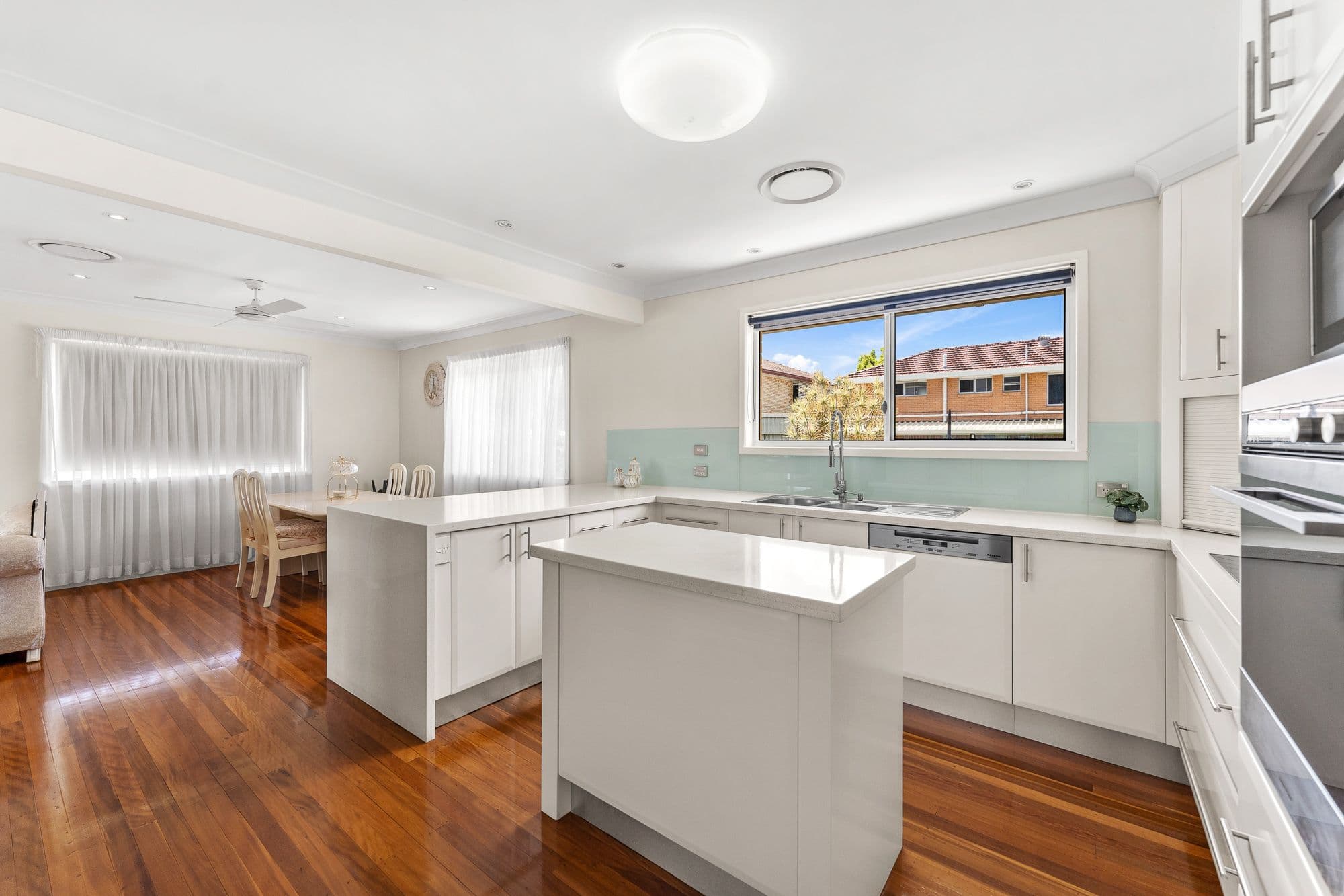 16 Crestgarden Street, Macgregor QLD 4109, Macgregor - Thumbnail 2