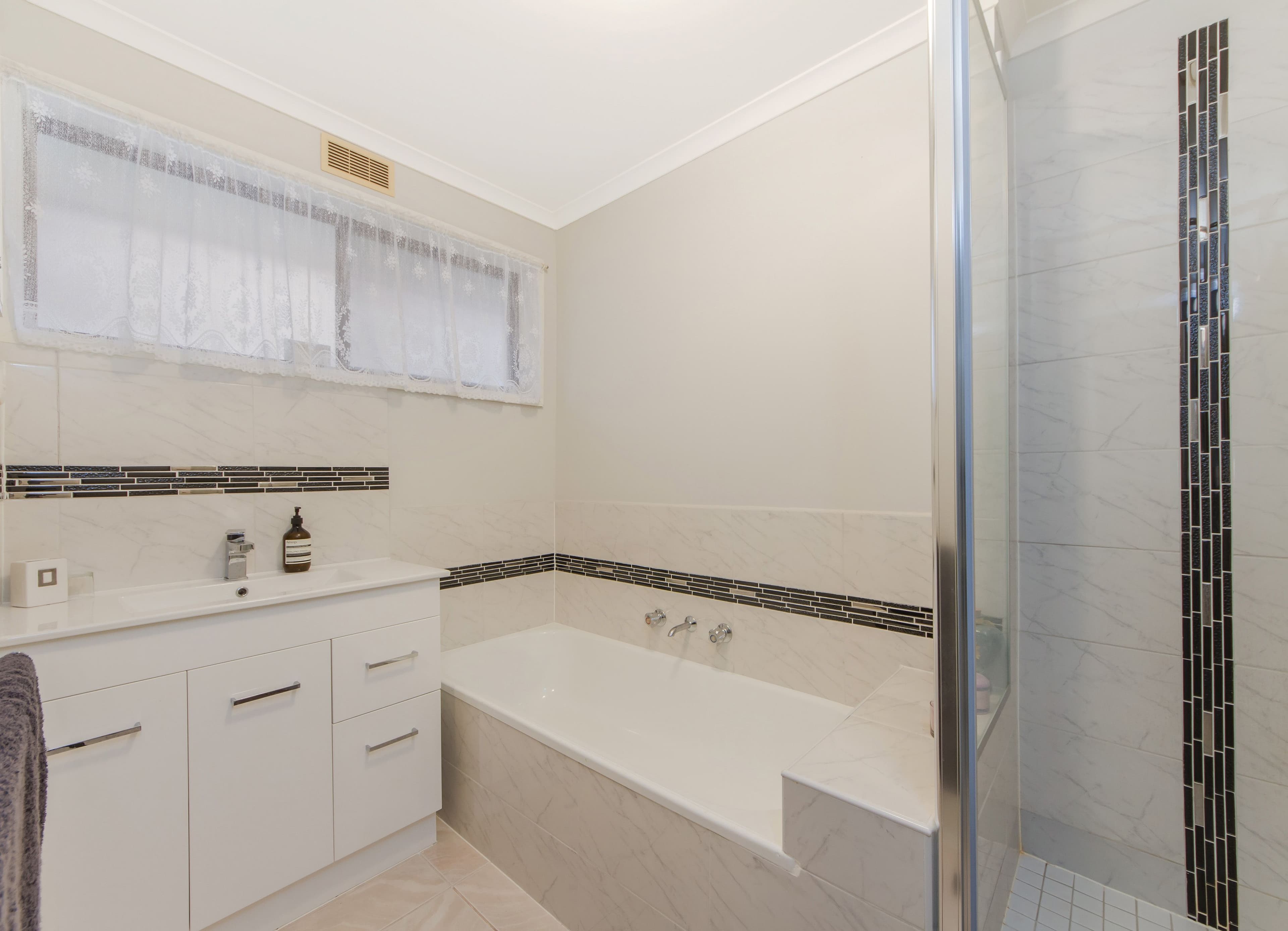 1 Clarke Avenue, St Albans VIC 3021, St Albans - Thumbnail 7