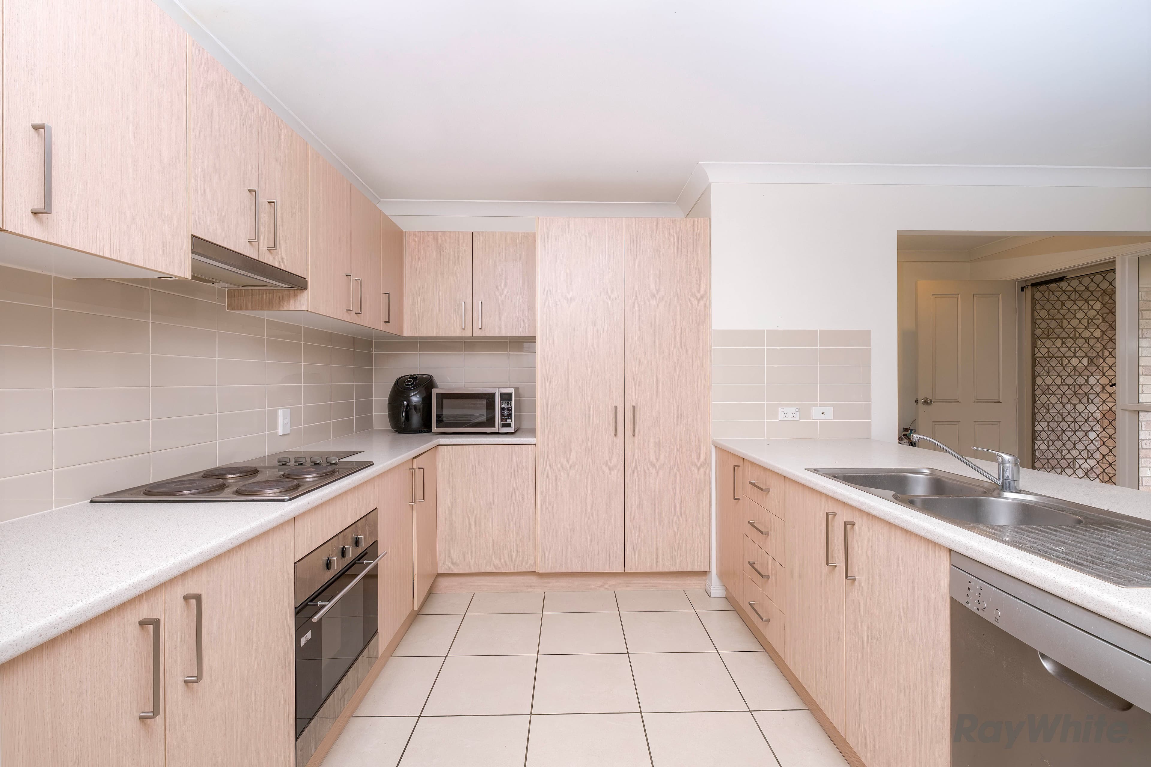94 Warrigal Road, Runcorn QLD 4113, Runcorn - Thumbnail 3