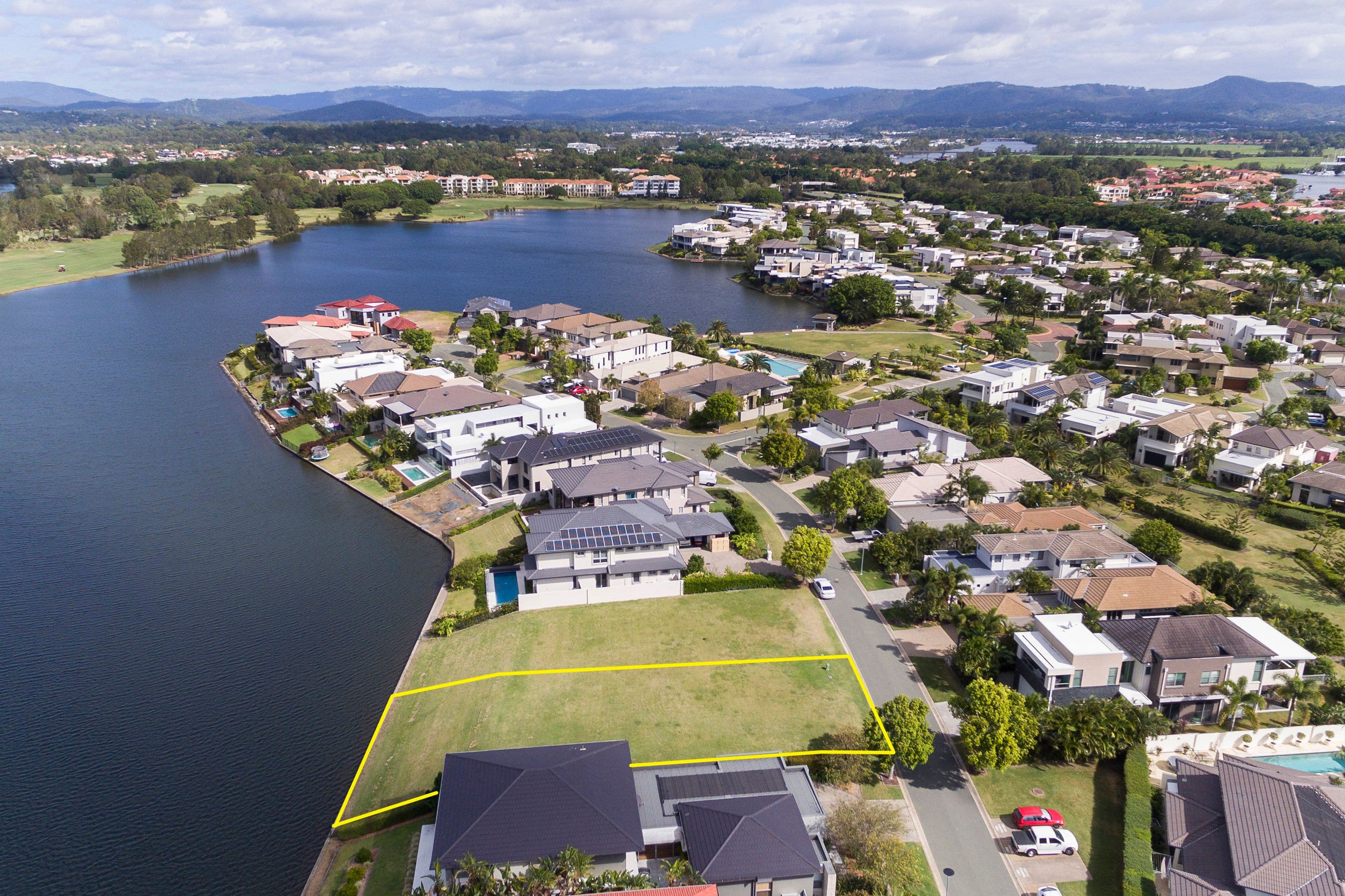 6183 Bolsena Circuit, Hope Island QLD 4212, Hope Island - Thumbnail 2