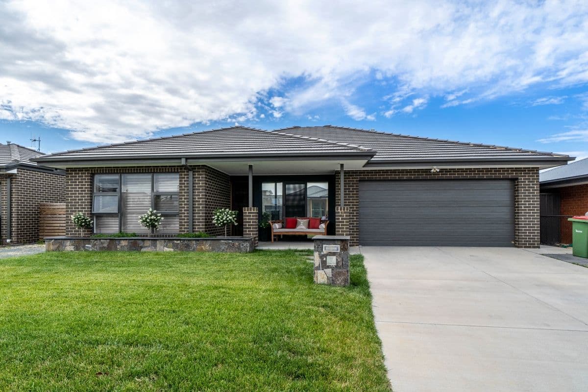 7 Griffiths Link, Googong - Image 1