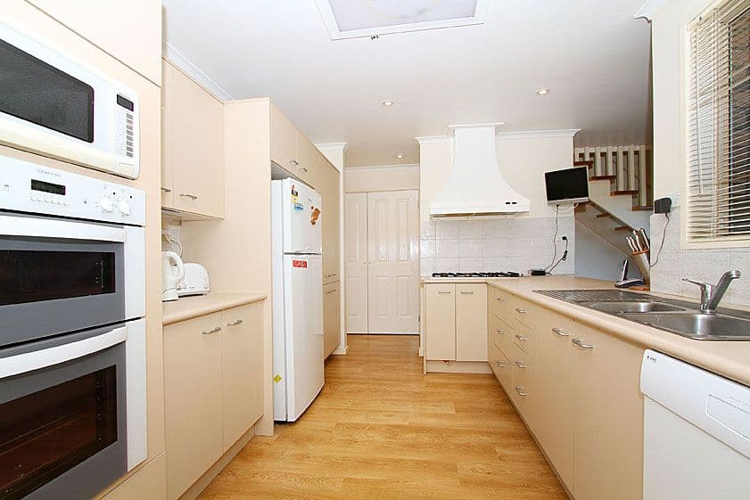 8 Meldrum Avenue, MILL PARK VIC 3082, Mill Park - Thumbnail 2
