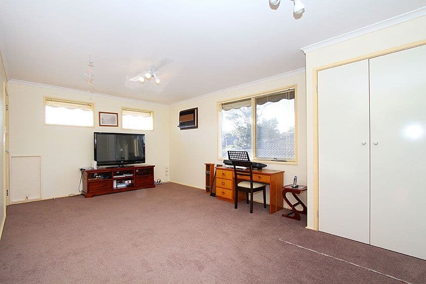8 Meldrum Avenue, MILL PARK VIC 3082, Mill Park - Thumbnail 5
