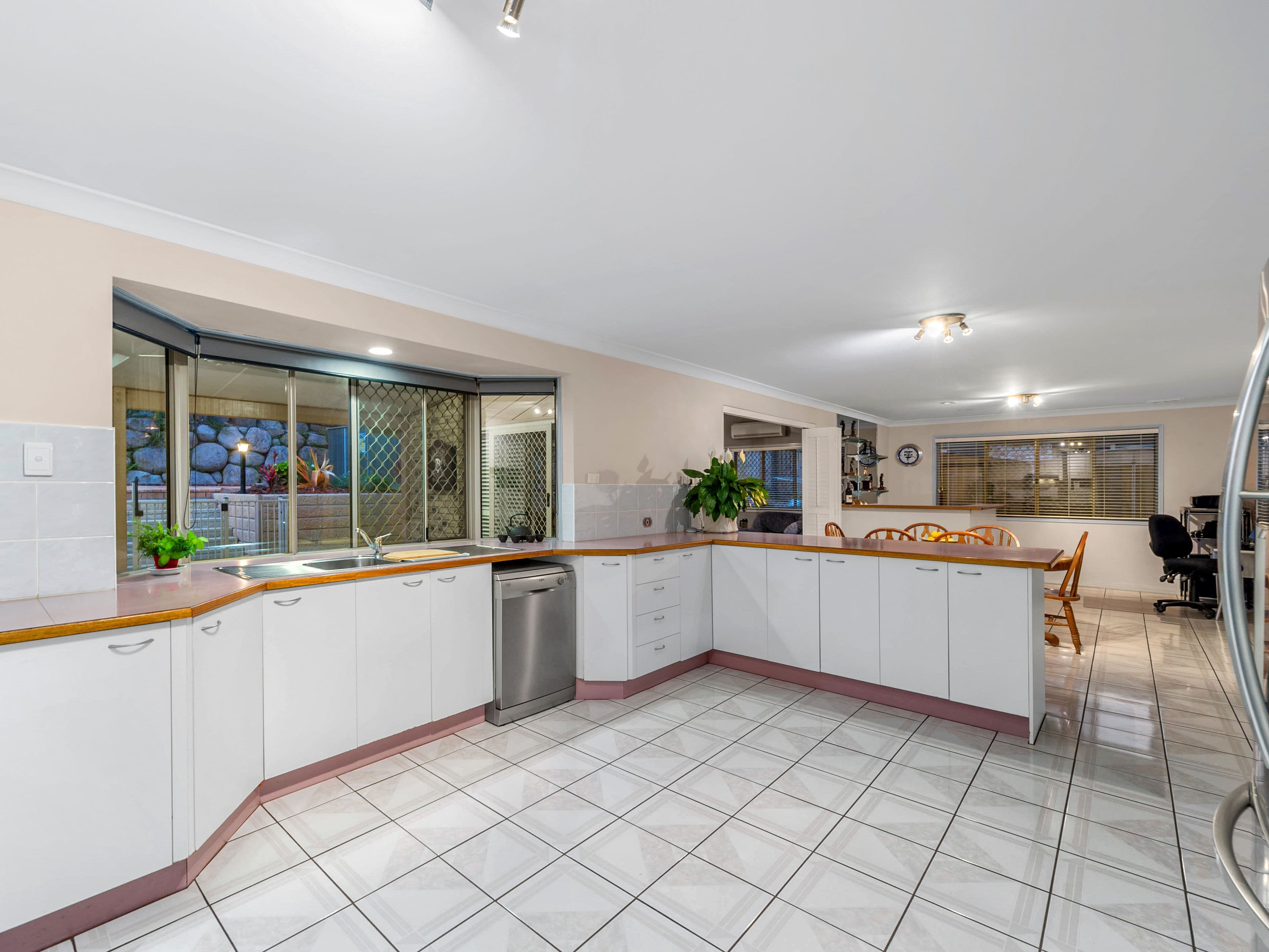 16 Langley Place, Albany Creek QLD 4035, Albany Creek - Thumbnail 5