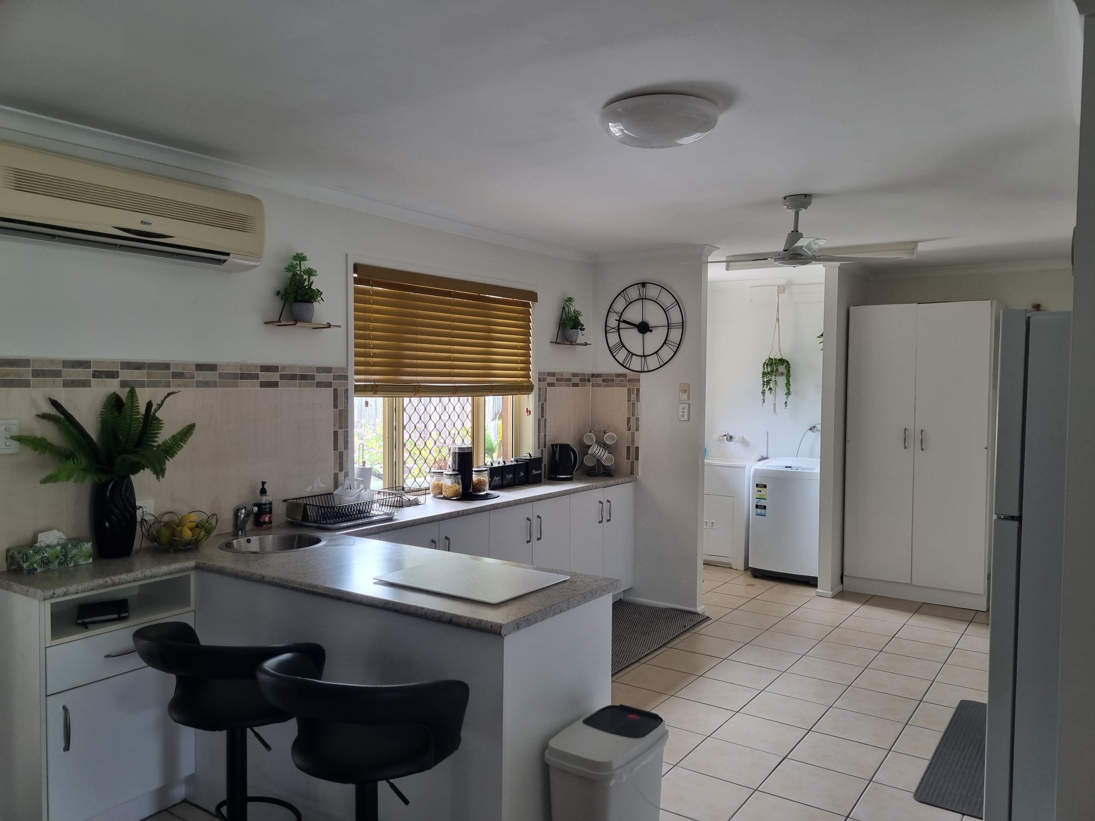 14 Curtis Avenue, Boyne Island QLD 4680, Boyne Island - Thumbnail 4