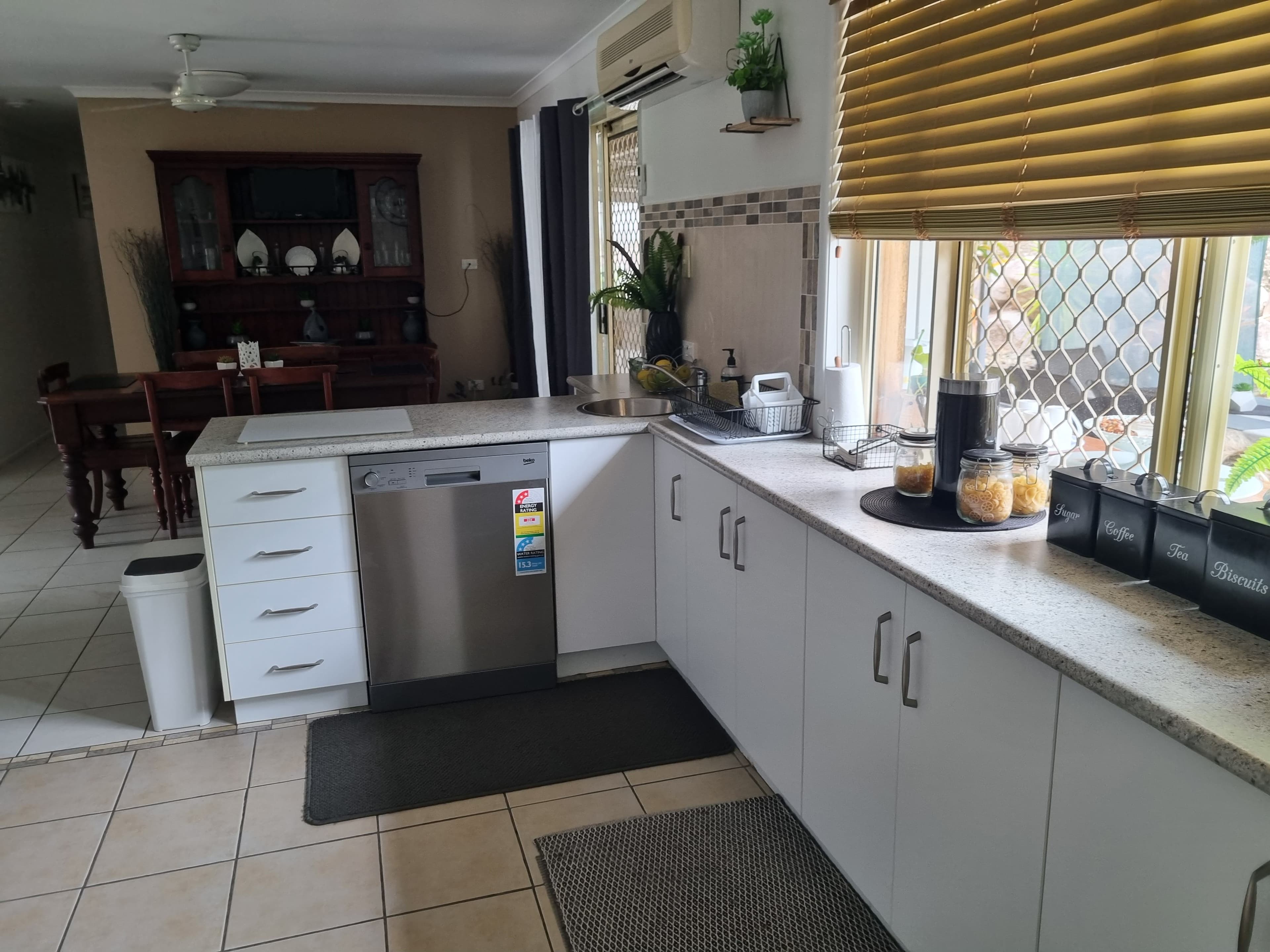 14 Curtis Avenue, Boyne Island QLD 4680, Boyne Island - Thumbnail 5
