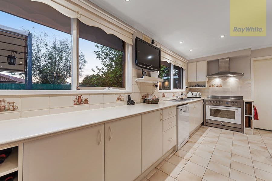 11 Sedgefield Place, Craigieburn VIC 3064, Craigieburn - Thumbnail 2