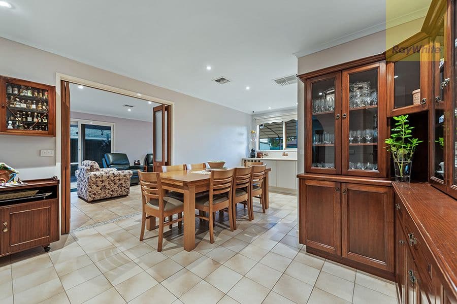 11 Sedgefield Place, Craigieburn VIC 3064, Craigieburn - Thumbnail 3