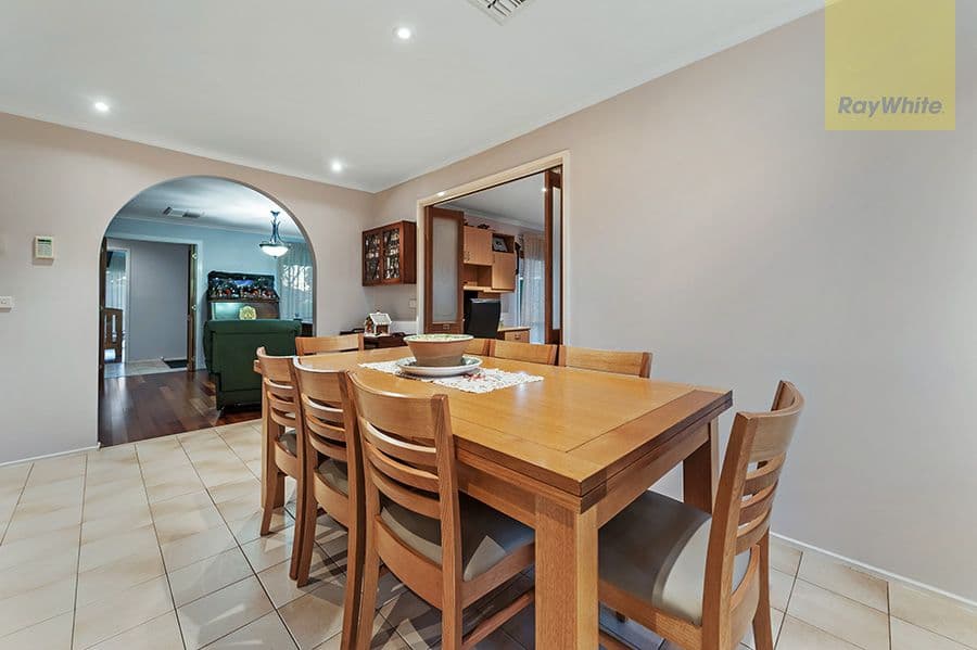 11 Sedgefield Place, Craigieburn VIC 3064, Craigieburn - Thumbnail 4
