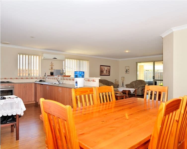 21 Evesham Drive, ELLENBROOK WA 6069, Ellenbrook - Thumbnail 3