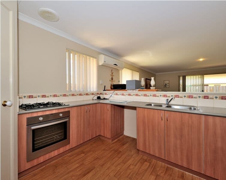 21 Evesham Drive, ELLENBROOK WA 6069, Ellenbrook - Thumbnail 4