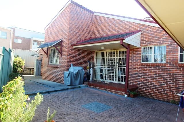 35 Marlborough Street, Smithfield - Image 1