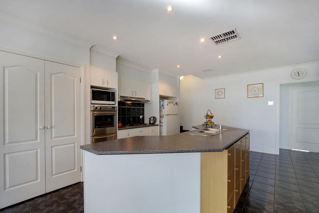 8 Jamieson Court, Yallambie, Yallambie - Thumbnail 5
