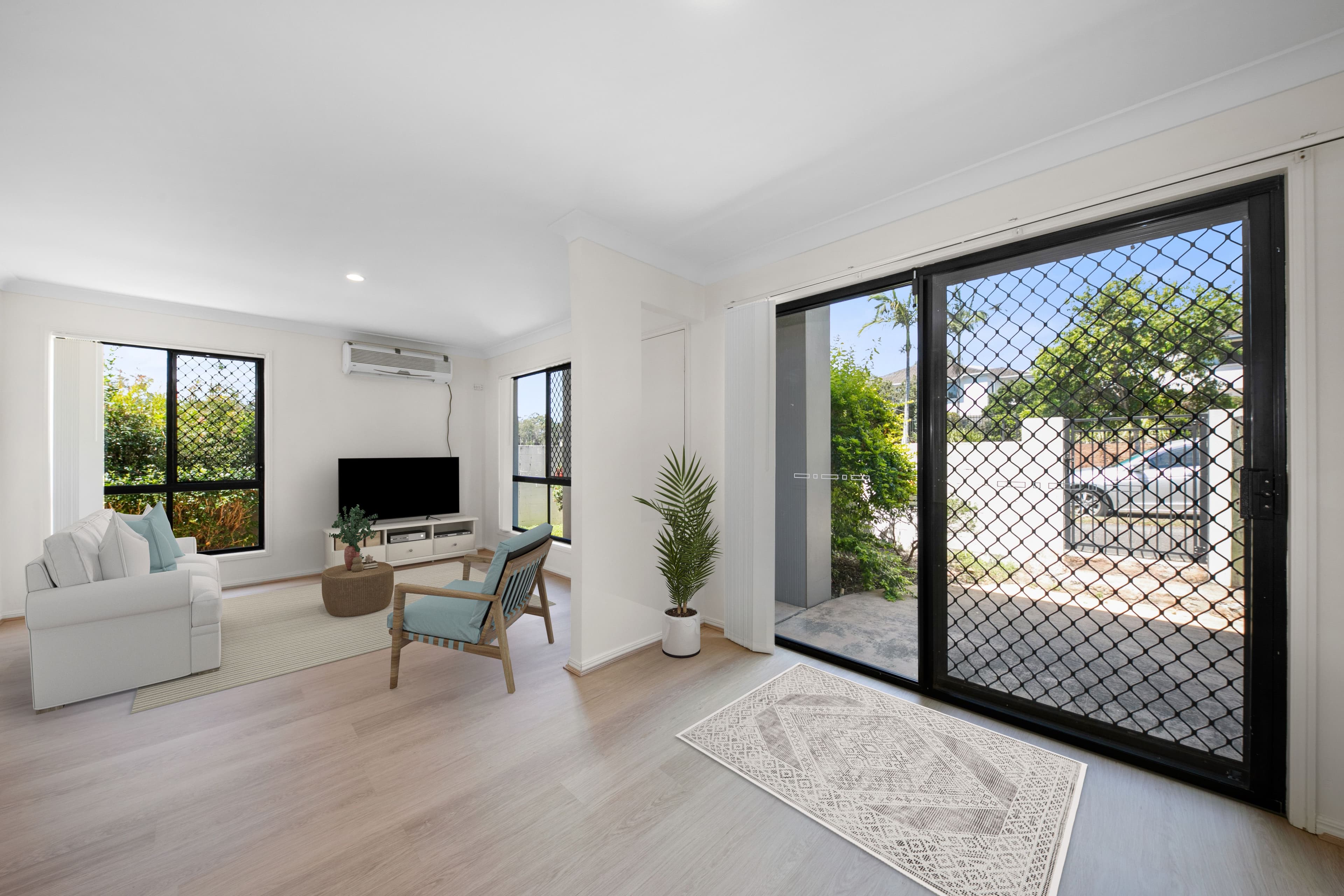 16 Violet Close, Eight Mile Plains QLD 4113, Eight Mile Plains - Thumbnail 2