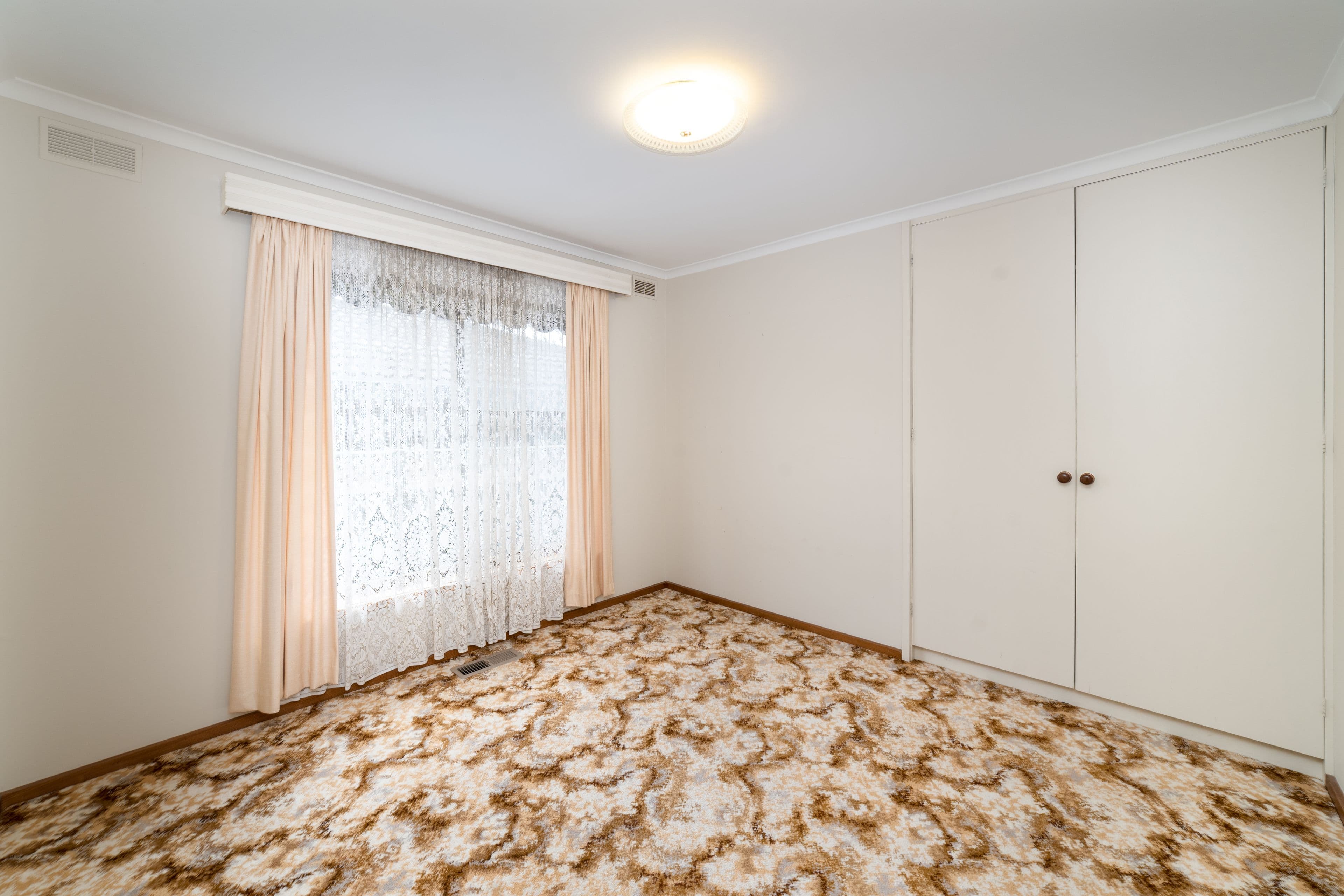 16 Ridgeway Crescent, Kennington VIC 3550, Kennington - Thumbnail 2