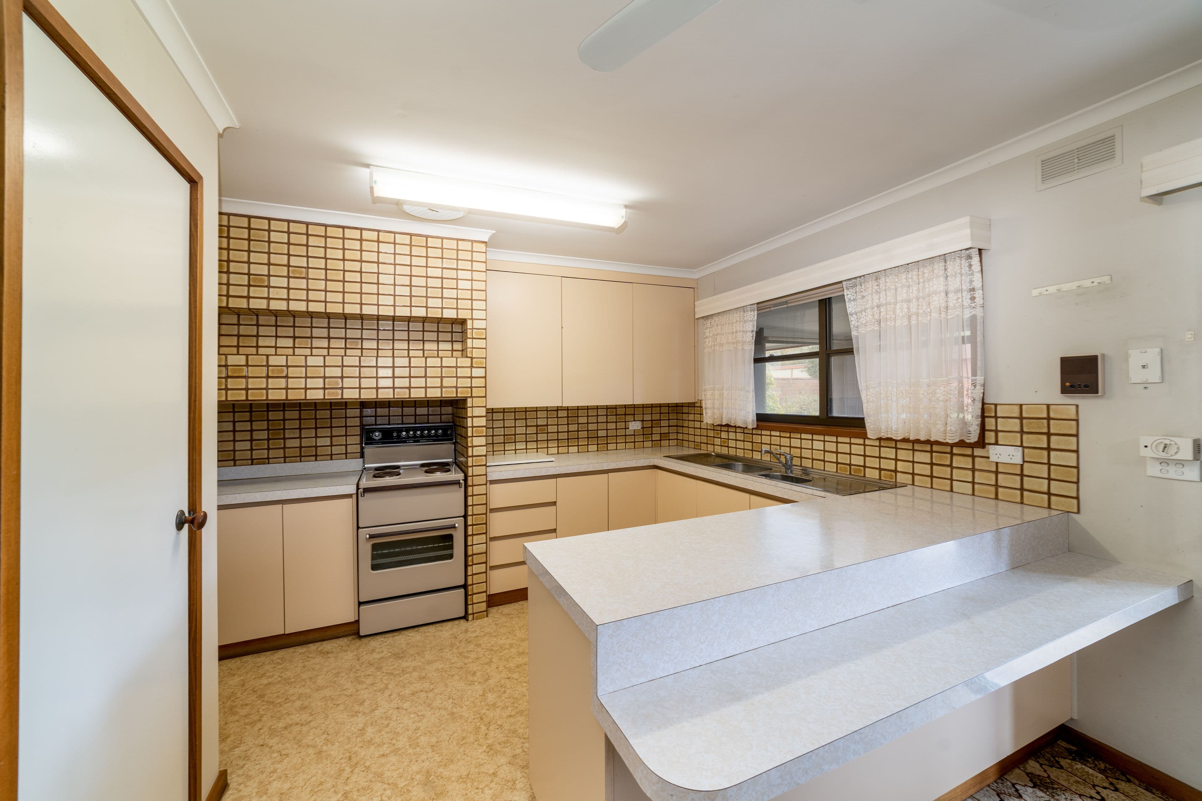 16 Ridgeway Crescent, Kennington VIC 3550, Kennington - Thumbnail 3