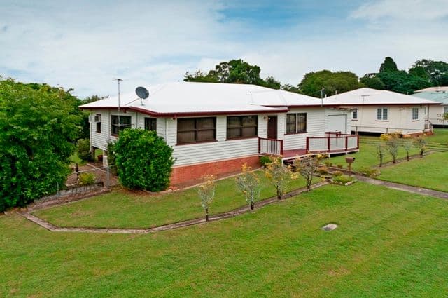 25 Dorothy Street, SILKSTONE QLD 4304, Silkstone - Thumbnail 2