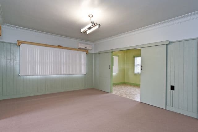 25 Dorothy Street, SILKSTONE QLD 4304, Silkstone - Thumbnail 6