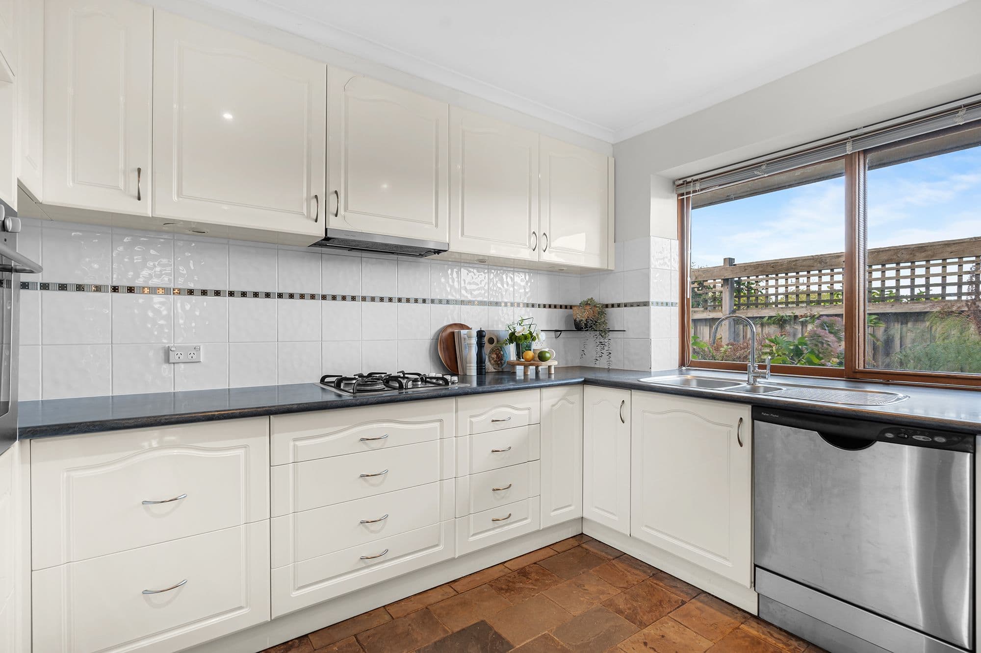 27 Honeysuckle Avenue, Wheelers Hill VIC 3150, Wheelers Hill - Thumbnail 5