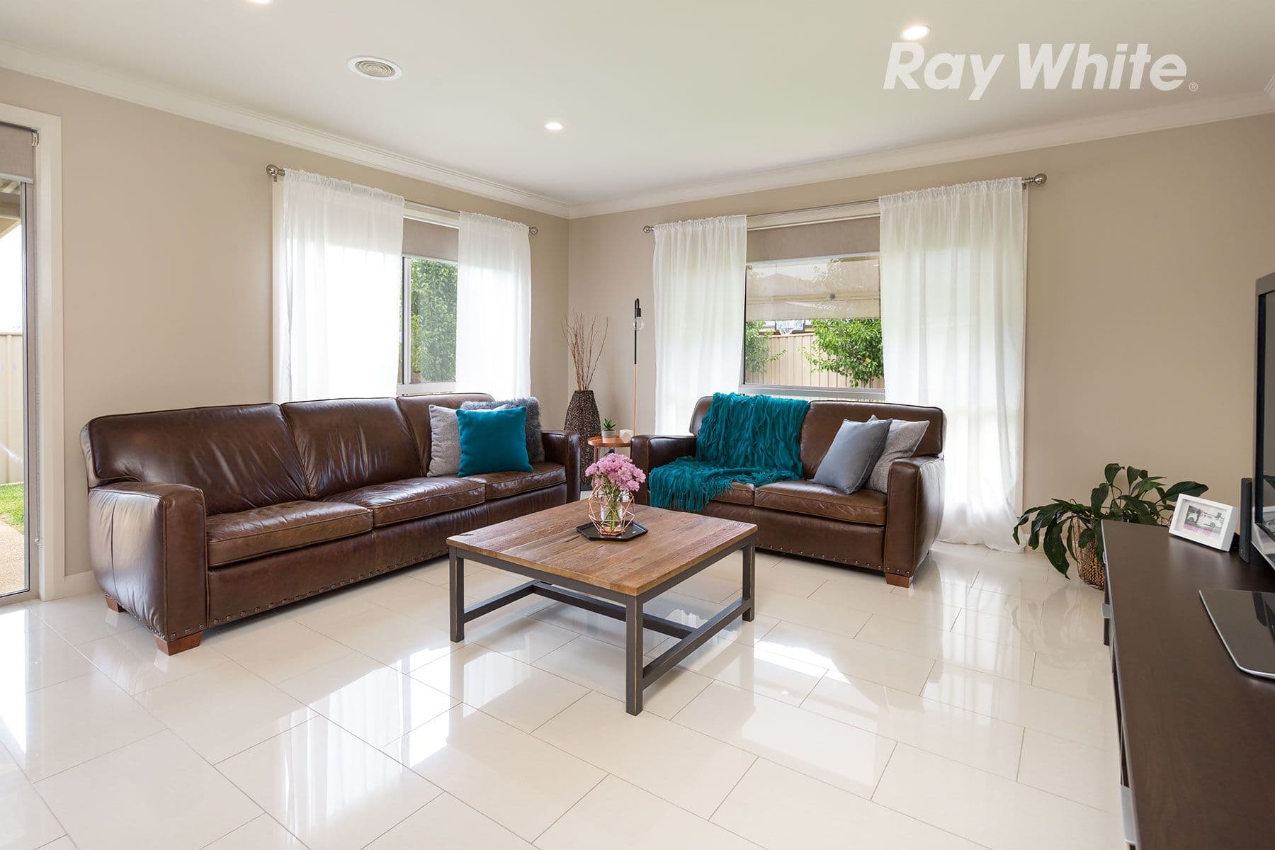 15 Lawson Circuit, Lavington - Thumbnail 5