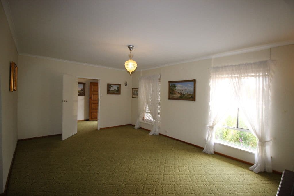30 Lawrie Terrace, Waikerie SA 5330, Waikerie - Thumbnail 2