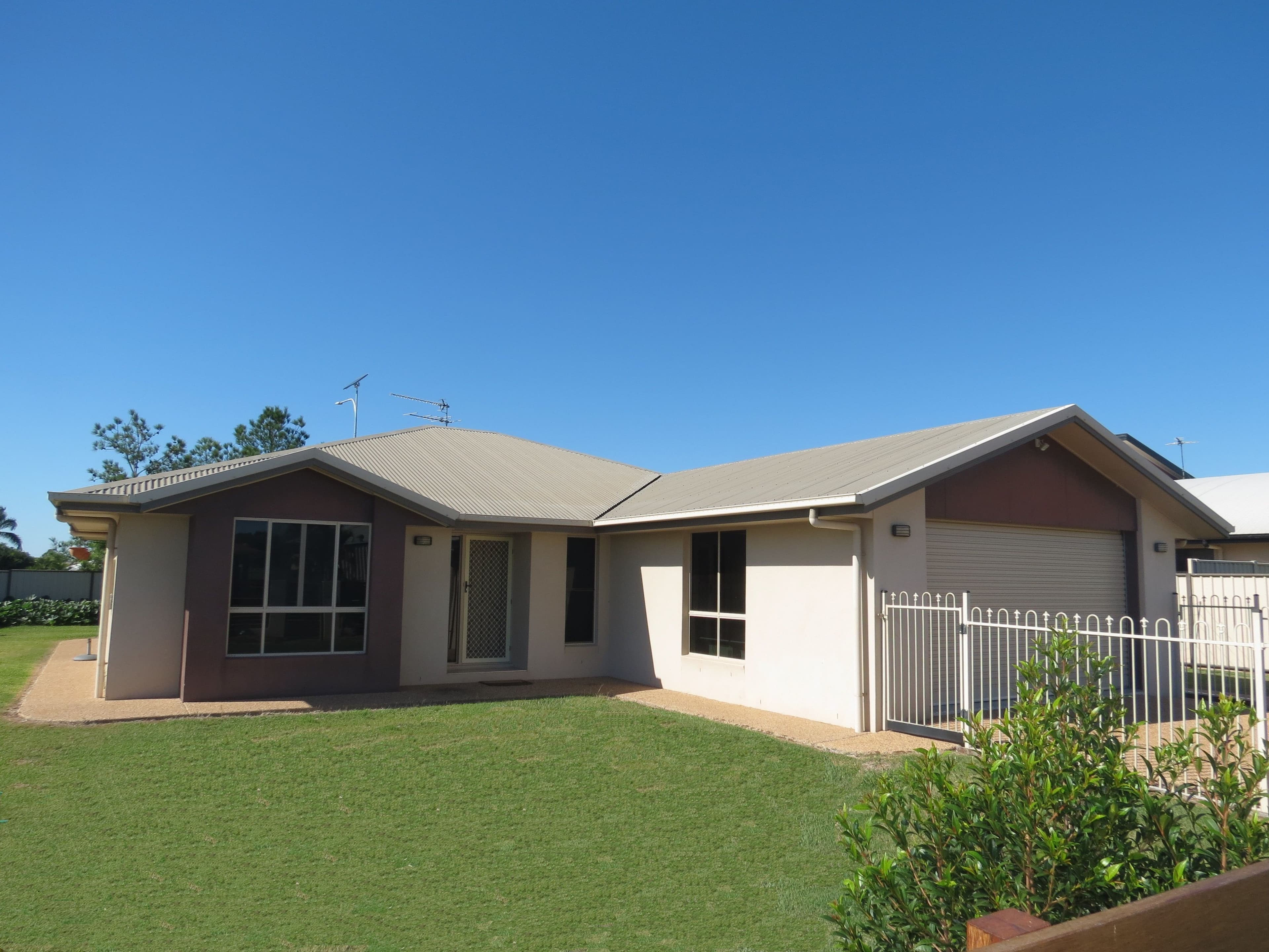 19 Callaghan Street, Emerald QLD 4720, Emerald - Thumbnail 2