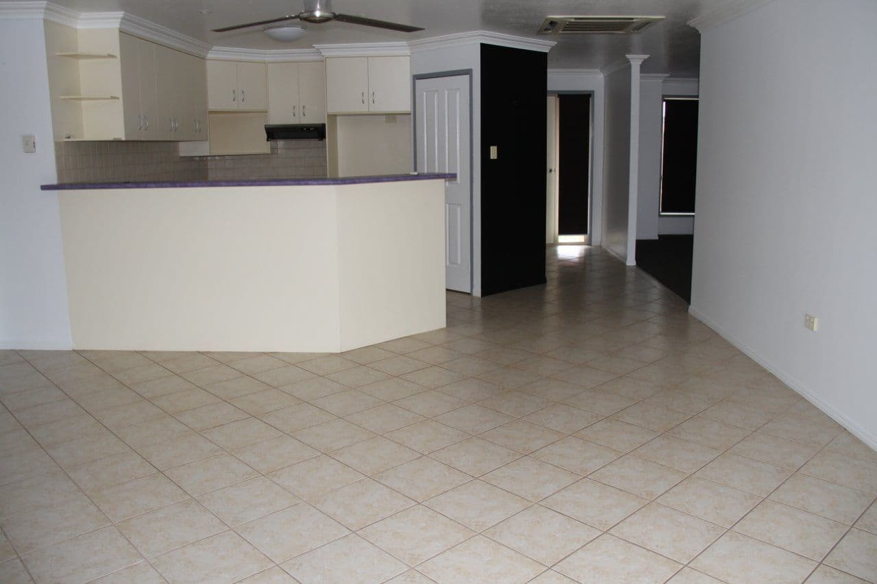 19 Callaghan Street, Emerald QLD 4720, Emerald - Thumbnail 4