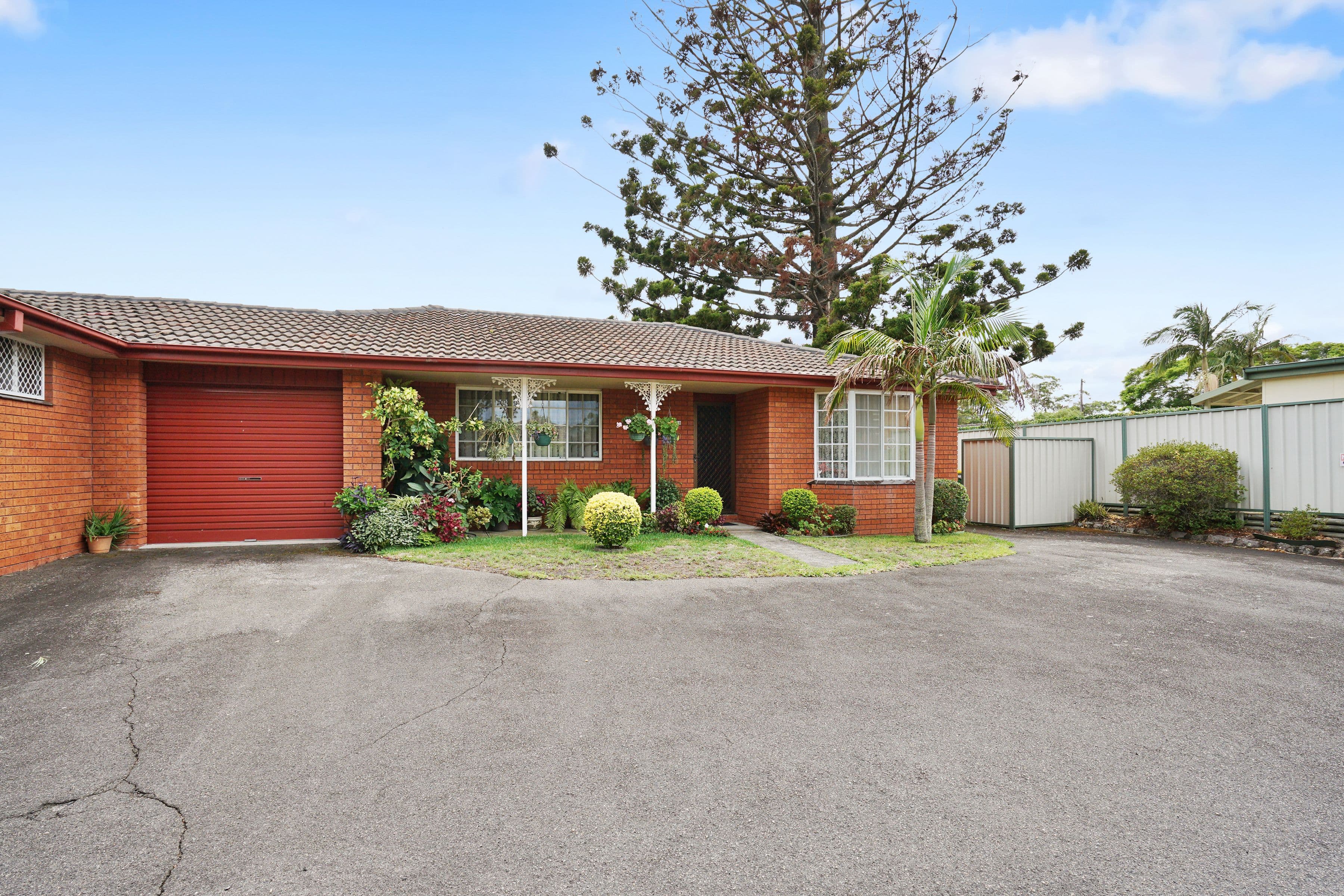 2 Dunmore Street, Blackwall - Thumbnail 2