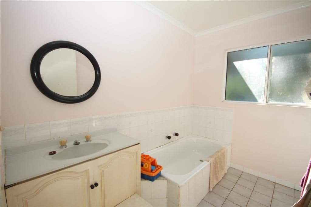 4 Ironbark Court, COOROY QLD 4563, Cooroy - Thumbnail 2