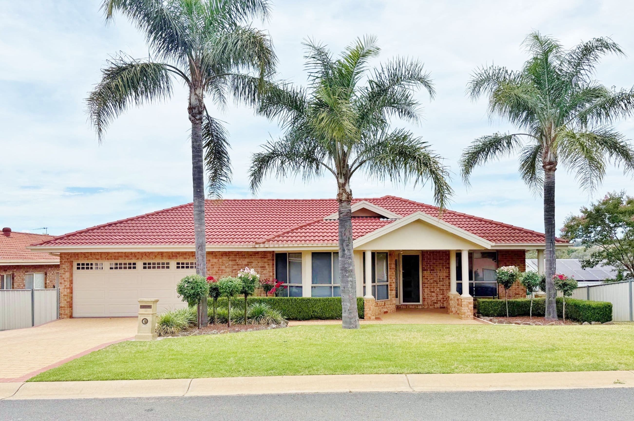 18 Mathew Crescent, Young NSW 2594, Young - Thumbnail 2