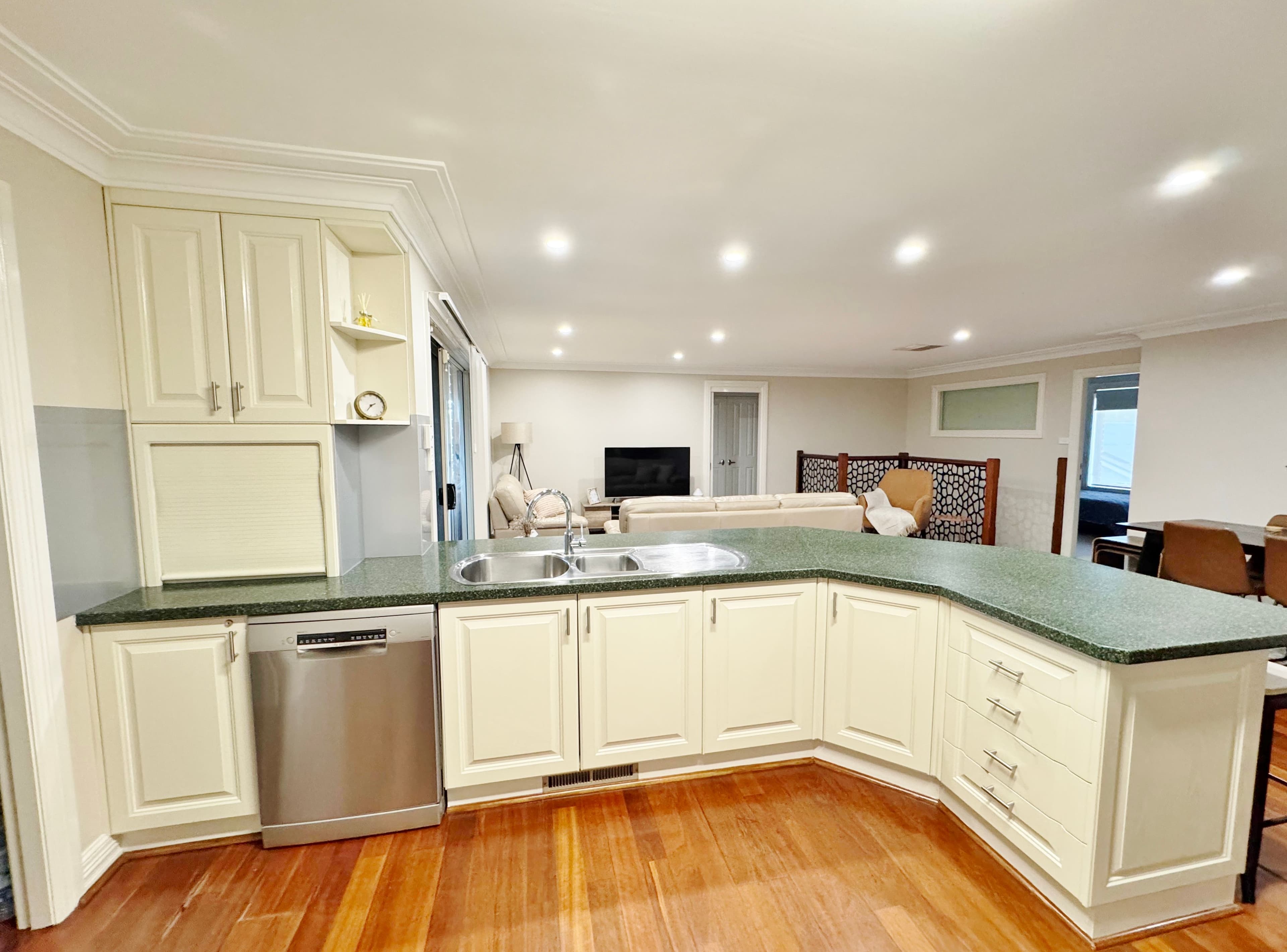 18 Mathew Crescent, Young NSW 2594, Young - Thumbnail 4